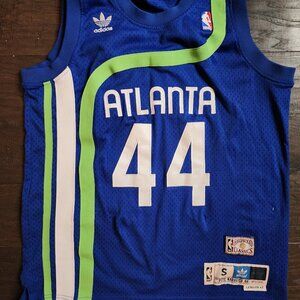 Pistol Pete Maravich Atlanta Hawks. Hardwood Classics blue jersey. Adidas small
